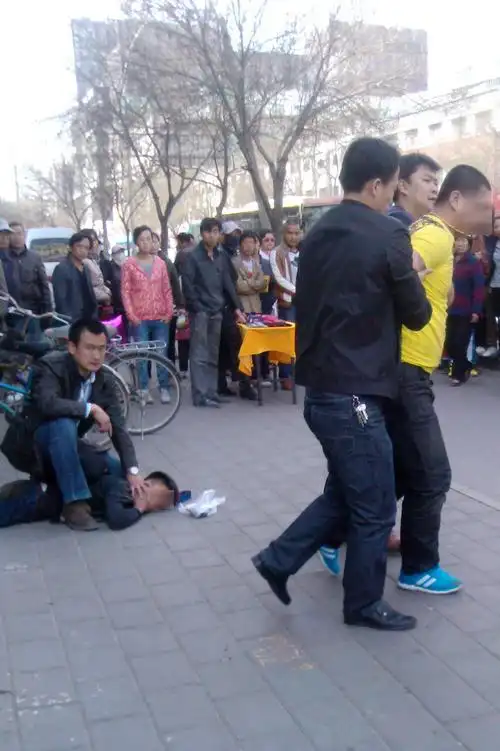 银川便衣街头抓窃贼