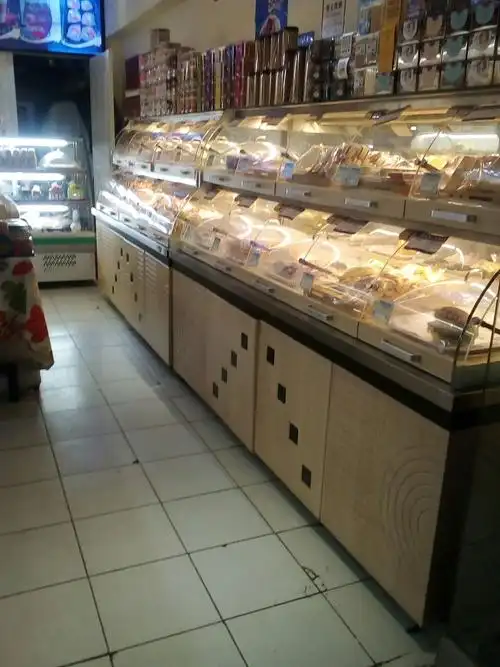 整洁干净,这里前店后厂,每天为顾客提供数十款自制的西式糕点,新鲜味