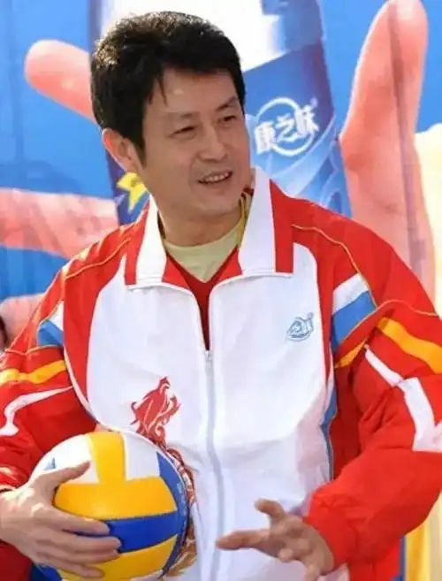 回顾陈忠和陪练20年当上女排主帅二婚娶李东红生活得幸福吗