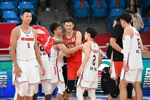 篮球——cba第一阶段:深圳马可波罗胜广东东莞大益