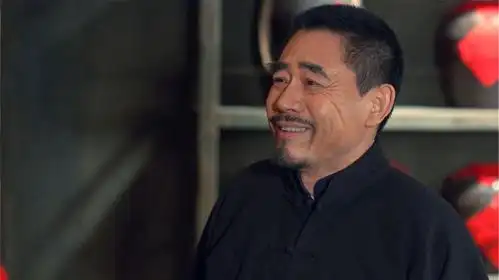 老酒馆:老北风为躲避搜查,藏身于酱缸之中,还挺聪明