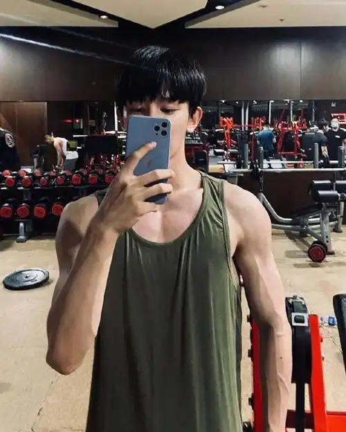 (新篇章)三全家福-r1se:翟潇闻废材皇子逆袭-话本小说网