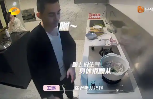 李元韬,目前是上海广播的一个播音主持人,平时也兼职当配音演员.