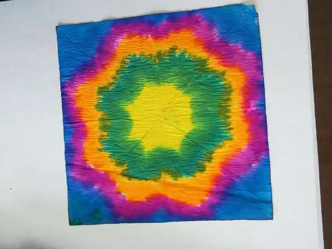 三年级张爱军色晕丰富的染纸