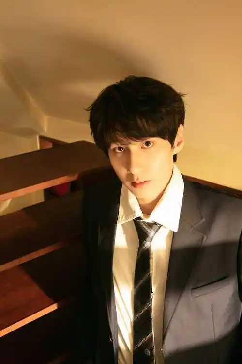 杨朝阳在某个角落擦肩新歌上线倾听与时光重逢的年少心事