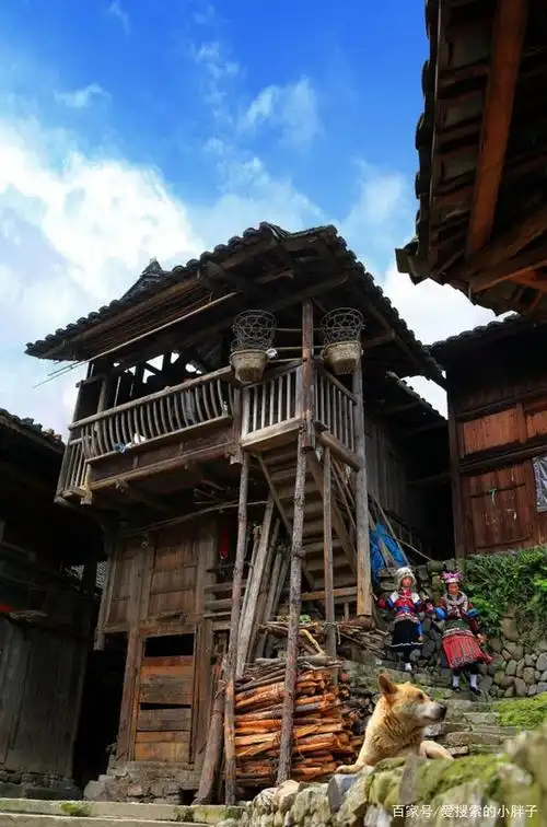 神秘的苗族吊脚楼