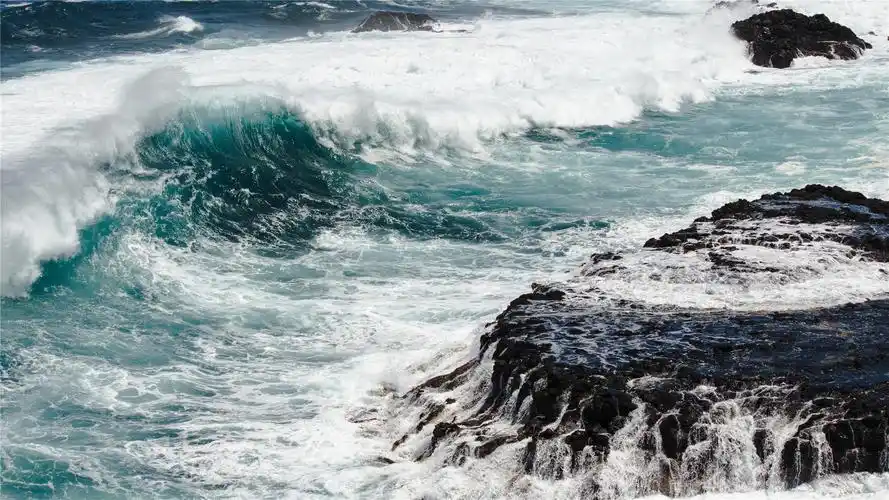 汹涌海洋海浪高清桌面壁纸