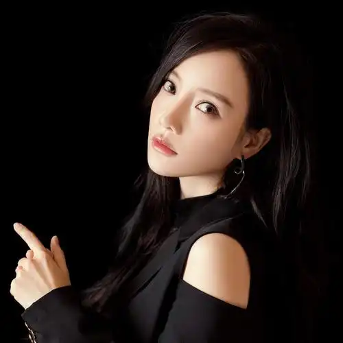 李小璐真是待不住,又做了一件让粉丝很激动的事,不复出真是可惜