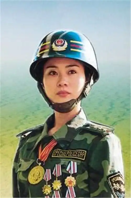 17岁进入女子特警队荣升大校却嫁给保安她究竟有多完美