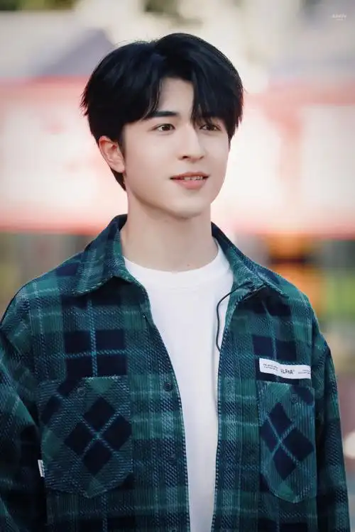 尹浩宇官宣丝绸之路国际电影节##尹浩宇闪耀二十绽放未来