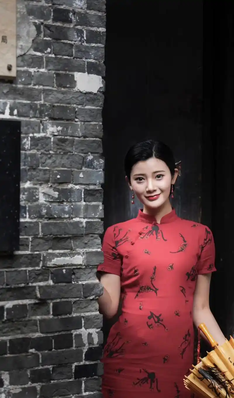 《小城故事多》#复古旗袍 #复古民国风 #复古文艺 #古典美 - 抖音