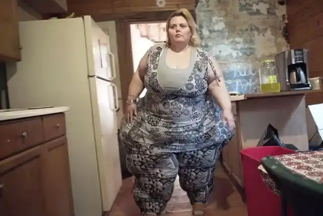 的提升自己的体重,以此来完成梦想,这个女孩叫做bobbi,35岁,来自美国