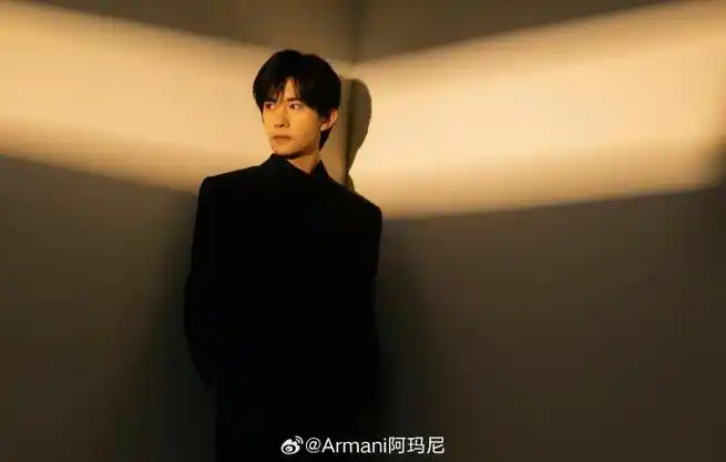 emporio armani##emporio armani全球代言人易烊千玺##armani聚光灯