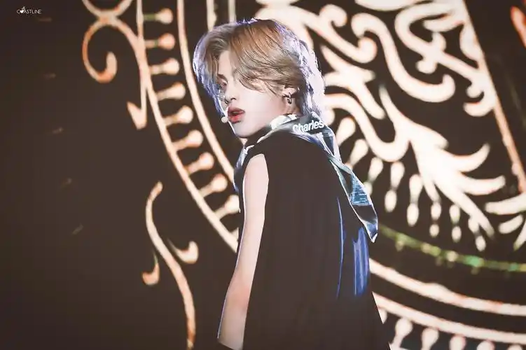 黄明昊舞台视频77一些图片勾勾勾贾斯汀也出图啦同时感谢到场nana的