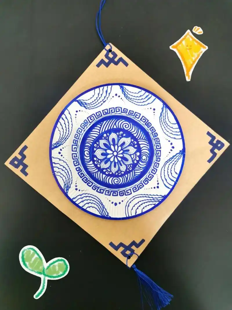 儿童画《青花瓷盘》6～8岁 94课程名称:《青花瓷盘》 技法:线描