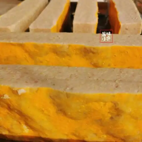 冒着热气的四川自贡粑粑肉超好吃