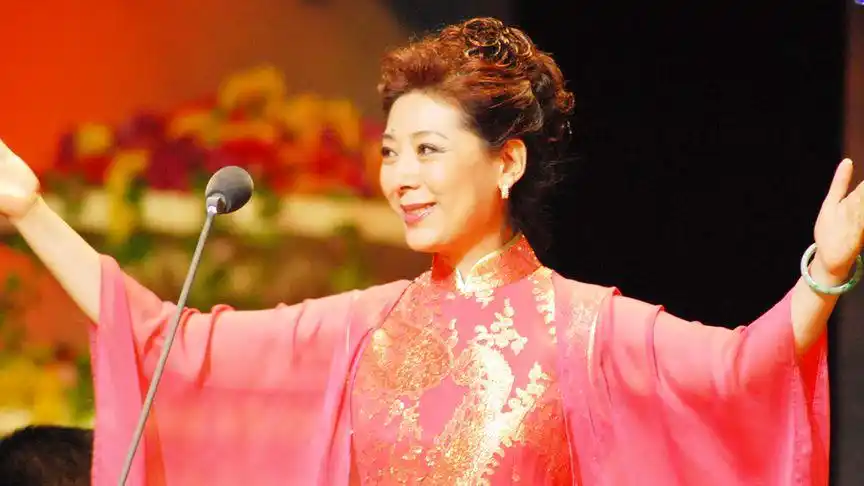 著名女中音歌唱家关牧村演唱南斯拉夫民歌《深深的海洋》真好听!