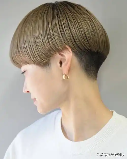 女人过了40岁,后脖铲短短发,利落清爽美美哒
