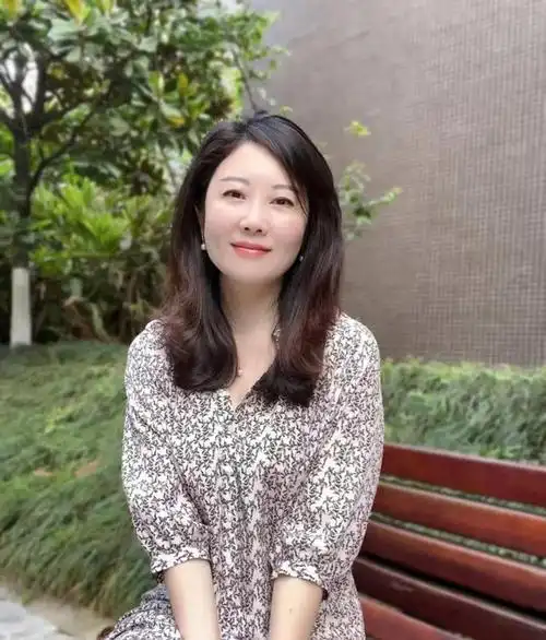 40岁女性如何展现自己的独特风格