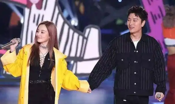 贾乃亮李小璐离婚后首见面,相谈甚欢,关系有所缓和?_视频_皮几万_事业