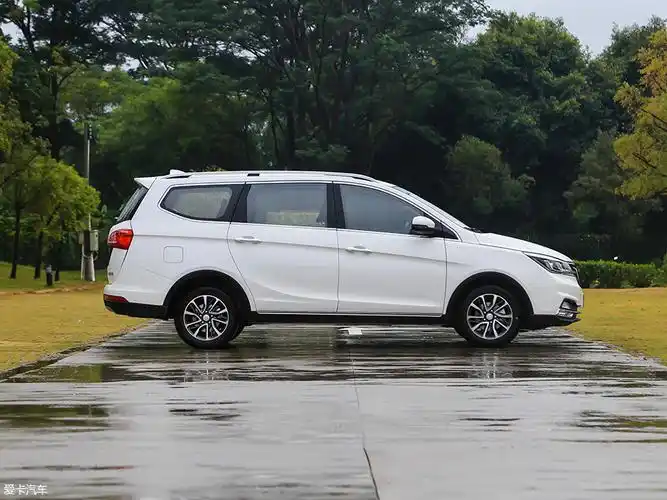 试宝骏730自动挡车型