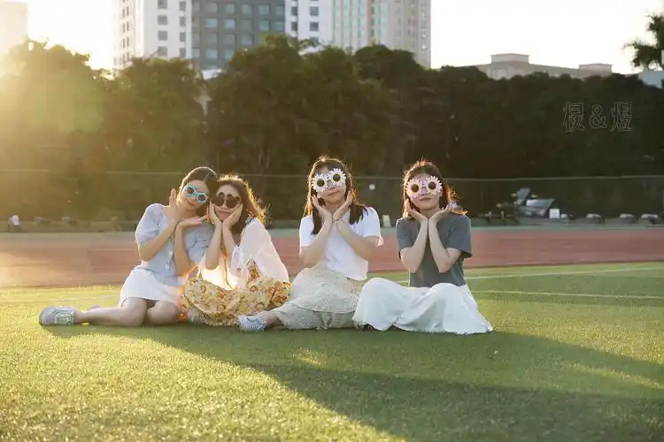 女生宿舍帅气合照