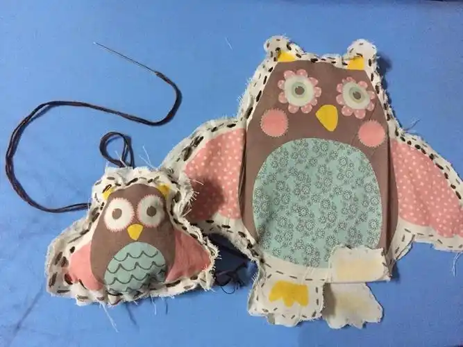 这算是娃第一次用真正的针线做的手工