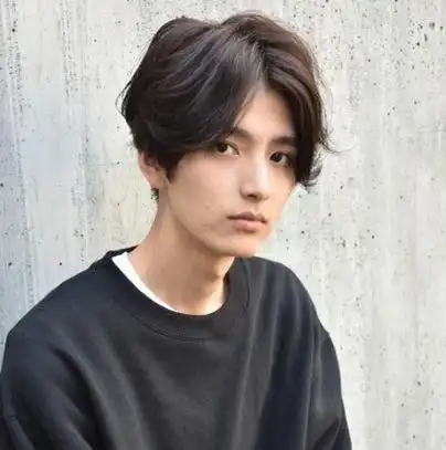 男士中分短发适合什么脸型什么男生适合中分发型