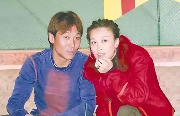 回顾那英:与高峰分手后,带着儿子嫁给孟桐,如今婚姻状况如何?