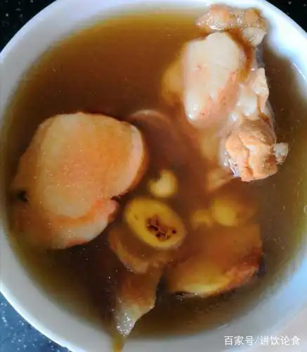 猪骨鲜土伏苓汤,清甜去湿,家常必备!