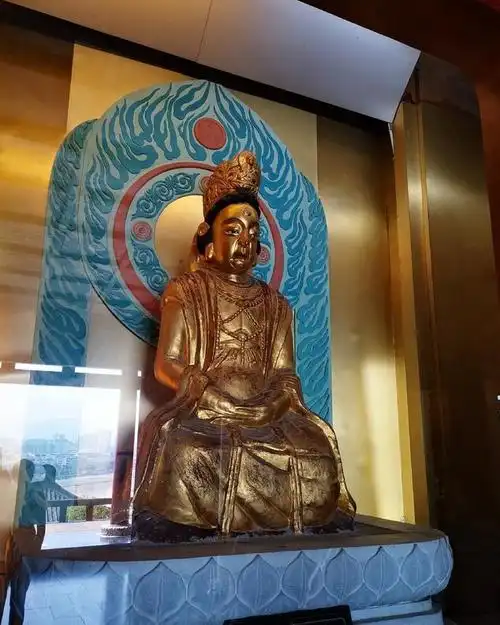 我所了解的佛教是以现世佛如来为中,而供奉前世佛(燃灯古佛,未来佛