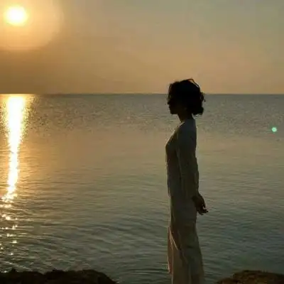 苏瓷:成熟意境治愈女头/团头/可_微信头像_我要个性网