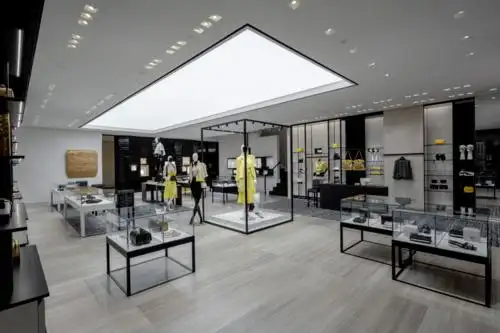 学习奢侈品陈列当然要看看chanel的店铺