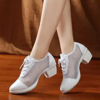 春夏季真皮舞蹈鞋皮鞋女式女中跟广场舞鞋软底夏季天网面透气运动跳舞
