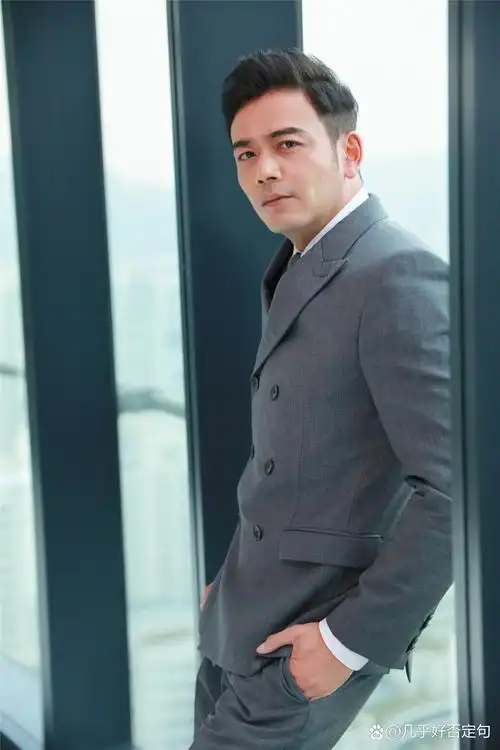 杨烁:演技扎实,多样化的角色表现 杨烁,一位才华横溢的中国内地男演员