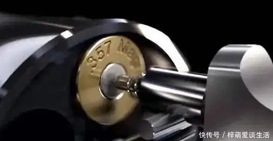 把一颗子弹固定住,敲击子弹尾部,会击发子弹吗千万别作死!_底火