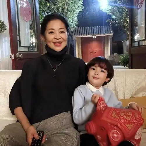 倪萍的儿子虎子艰辛的求医路背后是妈妈的白发和心痛