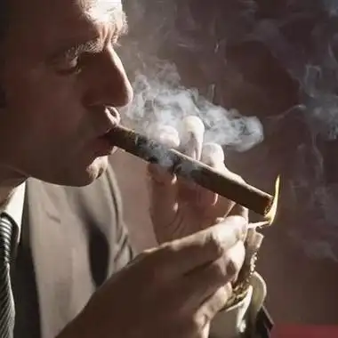 抽烟伤感大叔头像 微信头像图片大全 -【爱个性】