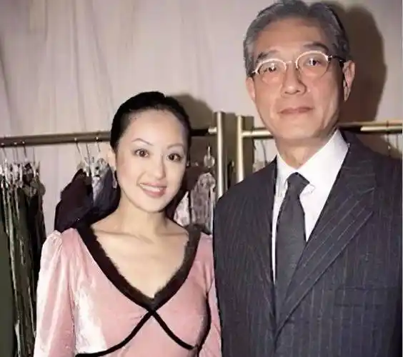 钟镇涛:拒绝和章小蕙复婚,女儿只认后妈范姜,二婚获幸福的爸爸_钟嘉晴