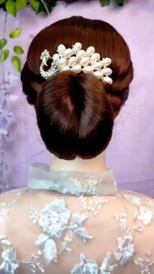 儿子结婚喜婆婆自己就可以在家做发型编发-度小视