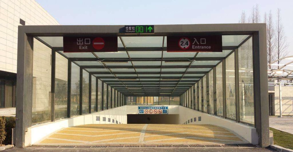 地下车库出入口玻璃雨棚的作用