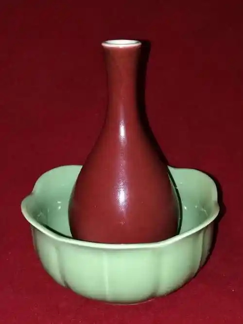 明宣德祭红釉玉壶春瓶