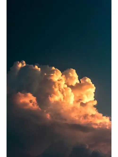 天边的晚霞给天上的云朵上了颜色#摄影  #柳州拍照  #夕阳  #云