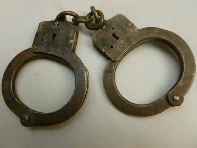 惜售少见50年代老公安----铜【手铐】一副