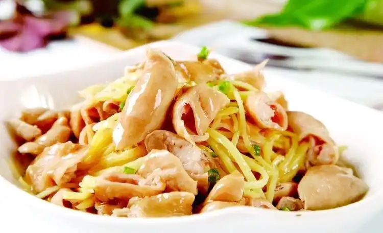 姜丝肥肠↓↓↓江湖失传的手艺,也是这家店的特色.