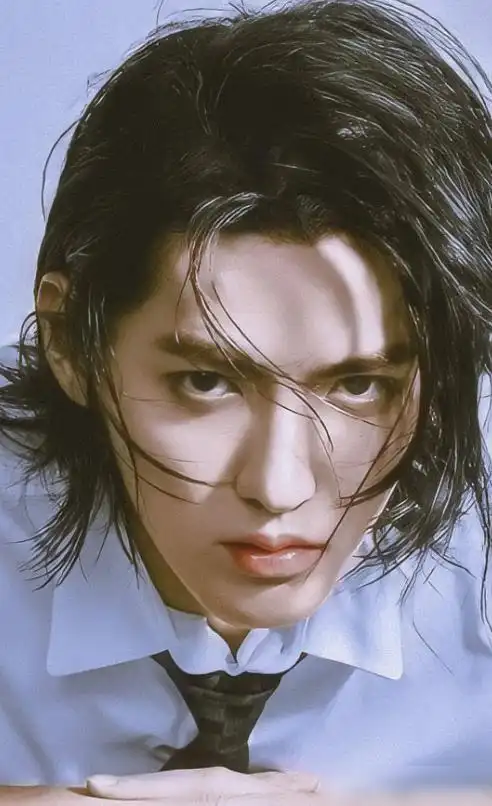 当男明星都留长发:王一博变儒雅?