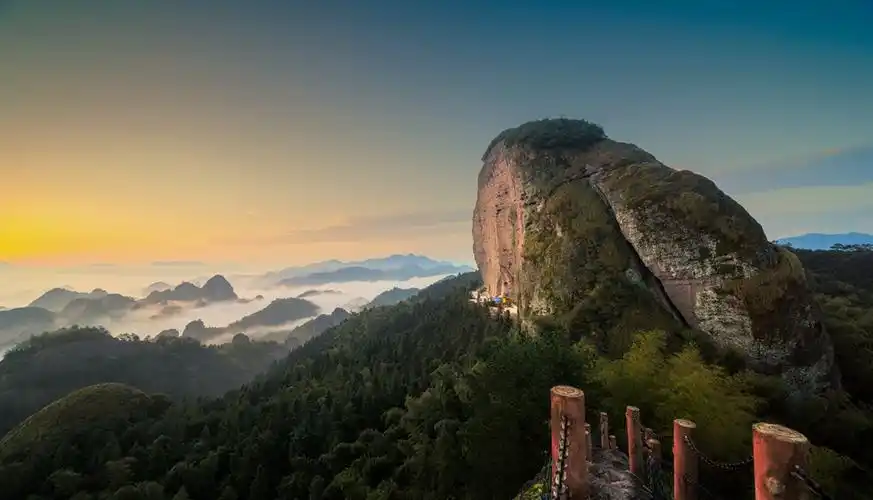 白花岩拂晓 2019年3月15日 摄于铜钹山景区