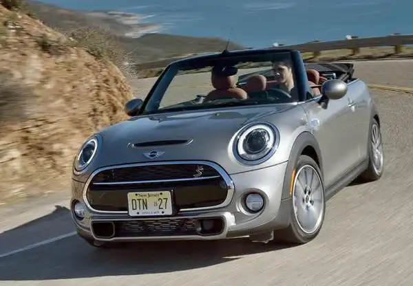 最新mini cooper s敞篷车 一个充满高科技的大玩具