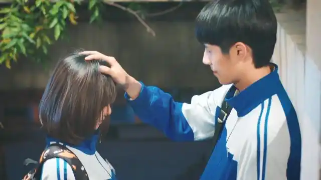 刘昊然谭松韵最好的我们主题曲一首耿耿于怀好听