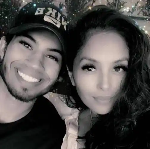 新恋情?和瓦妮莎约会热聊的男子有何来历?